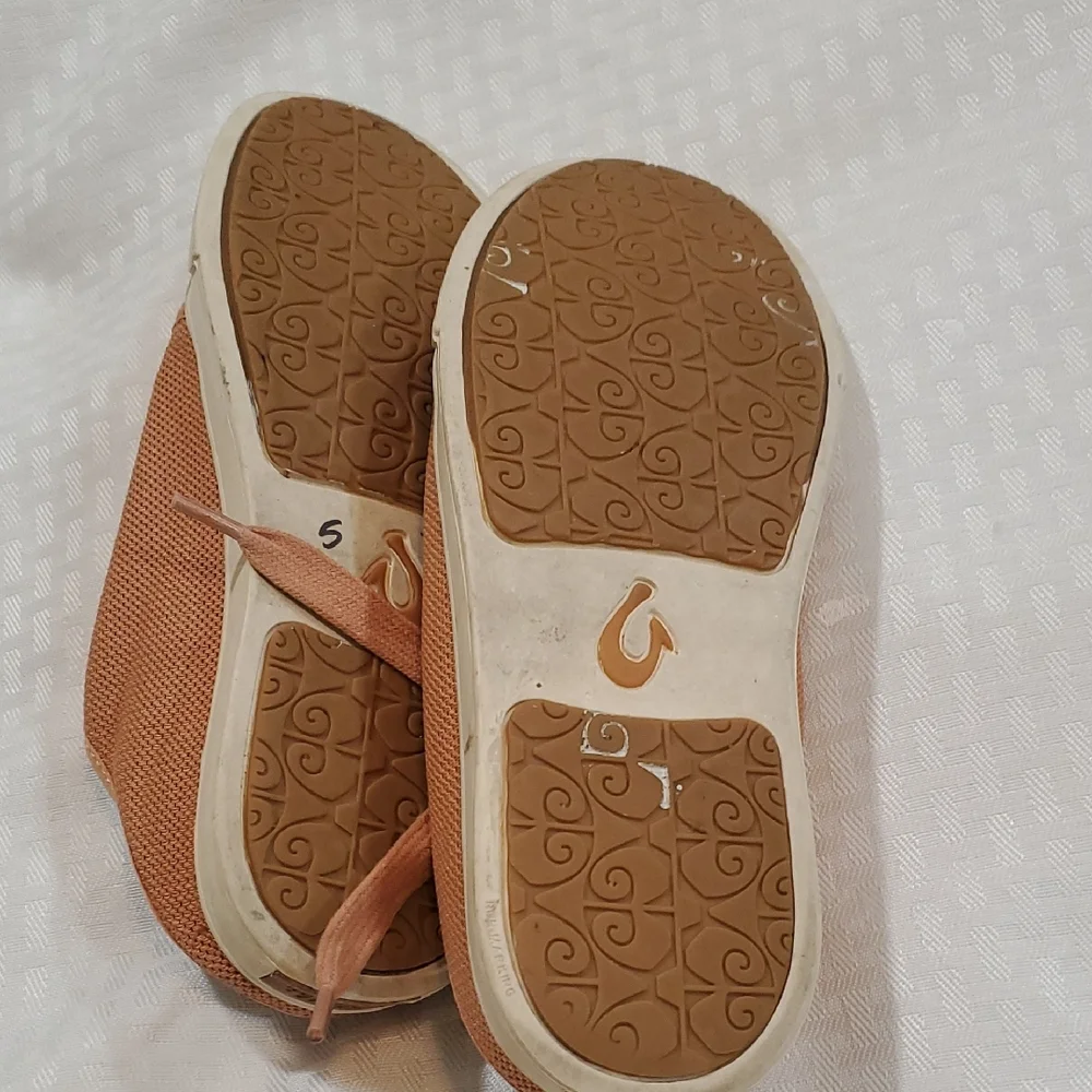 OluKai  Pehuea Li Lace-Up Shoes - Picture 7 of 13